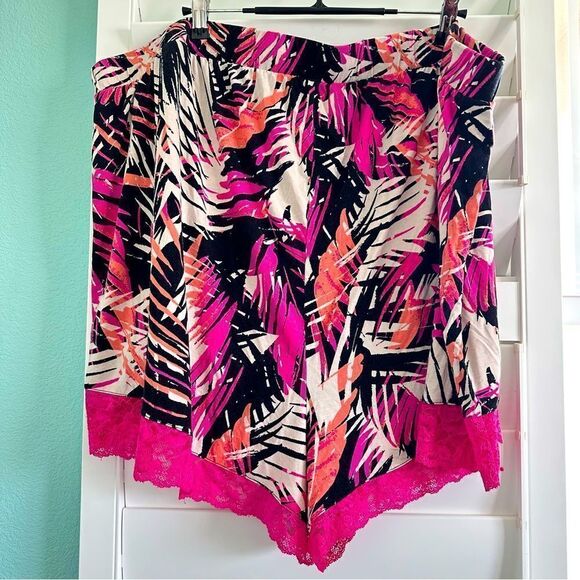 EUC Torrid Super Soft Sleep palm leaf print sleep short with lace trim - Picture 1 of 2